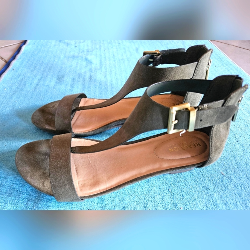 Reaction Kenneth Cole Women's Size 8.5 Green Side Buckle Sandals